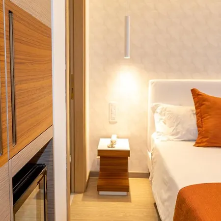 Aurora 4*