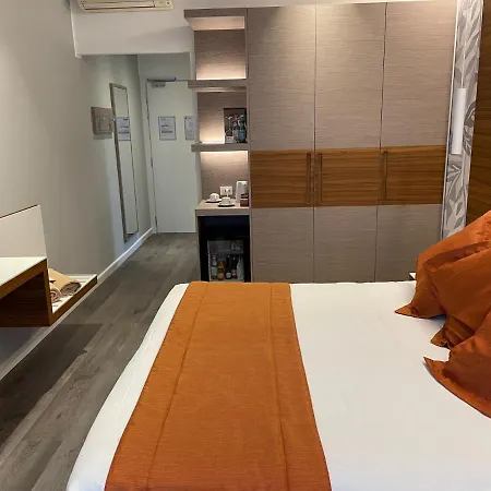 Otel Aurora 4*