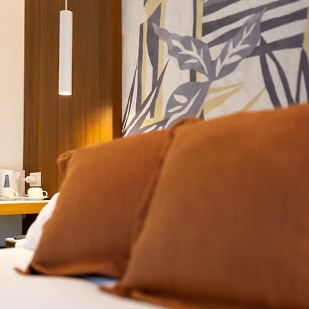 Otel Aurora 4*