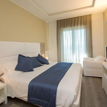 Otel Aurora 4*